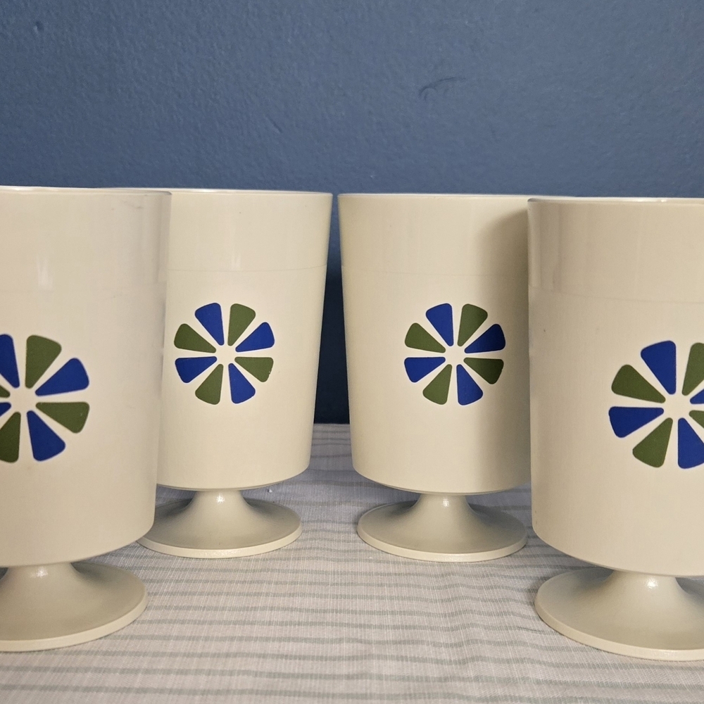 Set of Four David Douglas MCM Blue Green Daisy Pedestal Cups